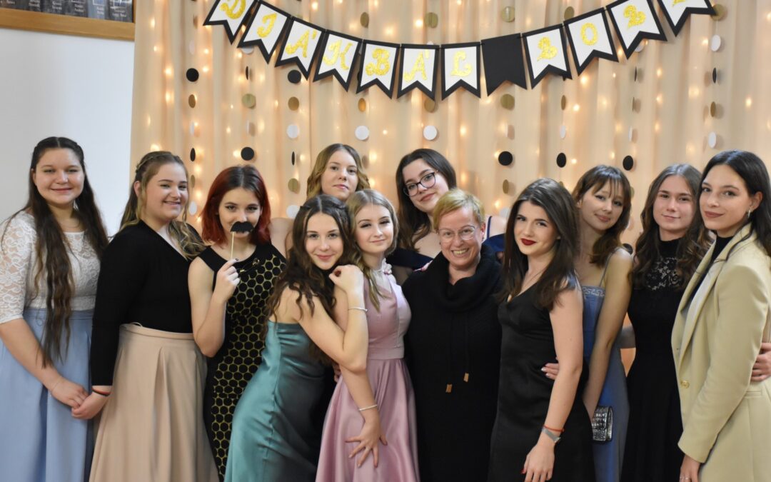 Karácsonyi diákbál